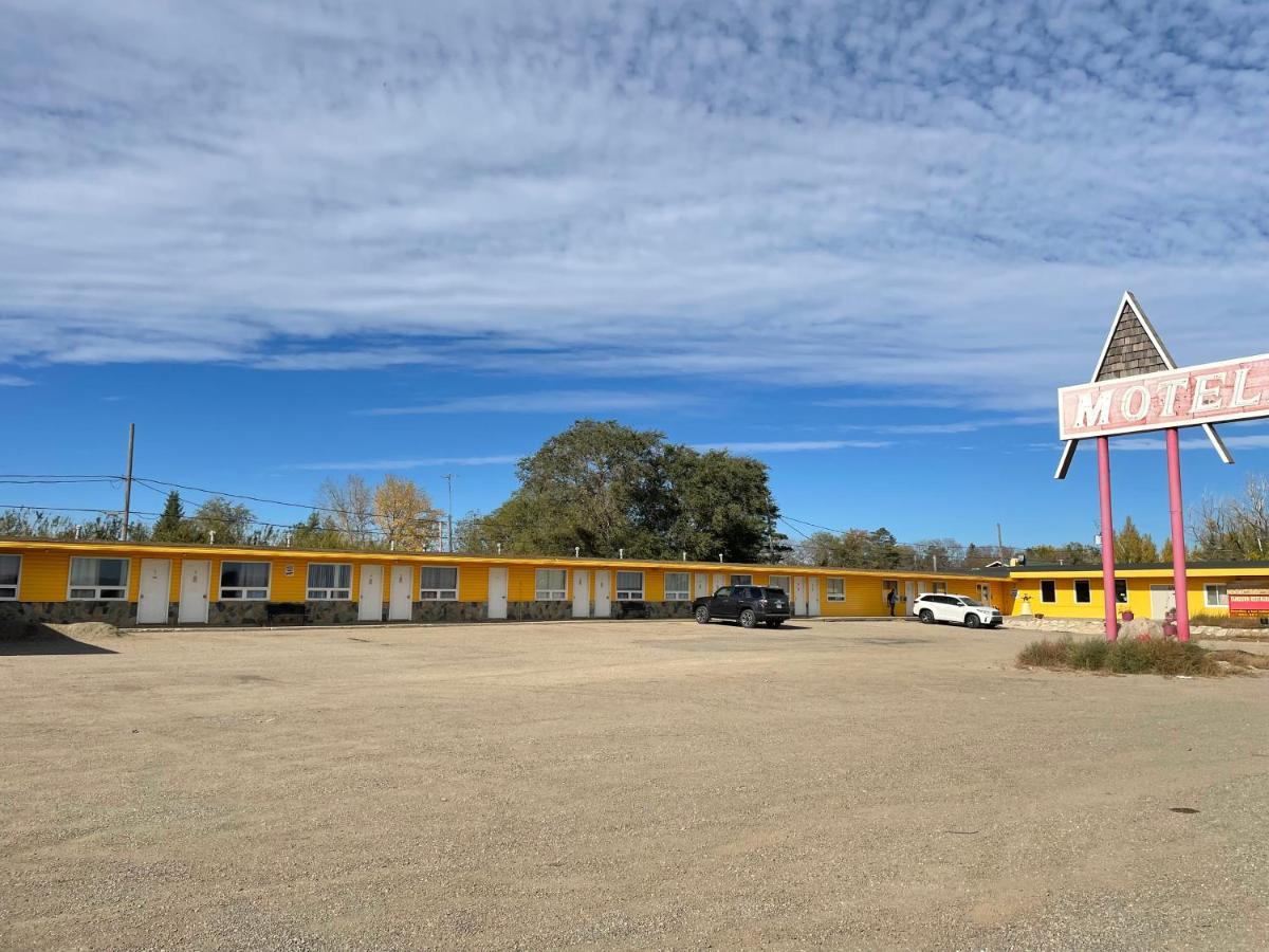 Dundurn Motel Exterior photo